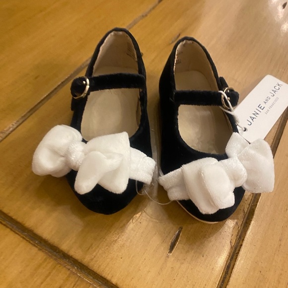 Janie & Jack Infant Girls Velvet Black Flats Dress Shoes New size 4 - Picture 9 of 9